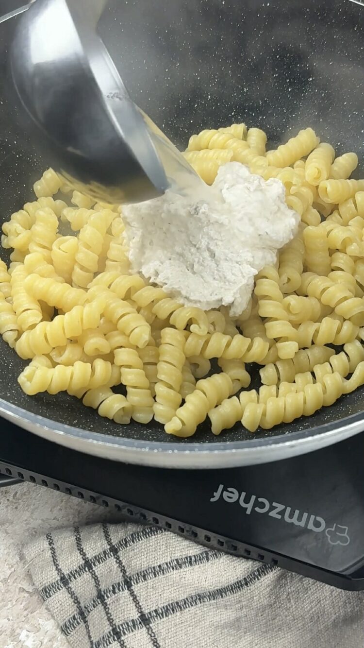 Pasta con crema di ricotta e noci
aggiungi acqua di cottura