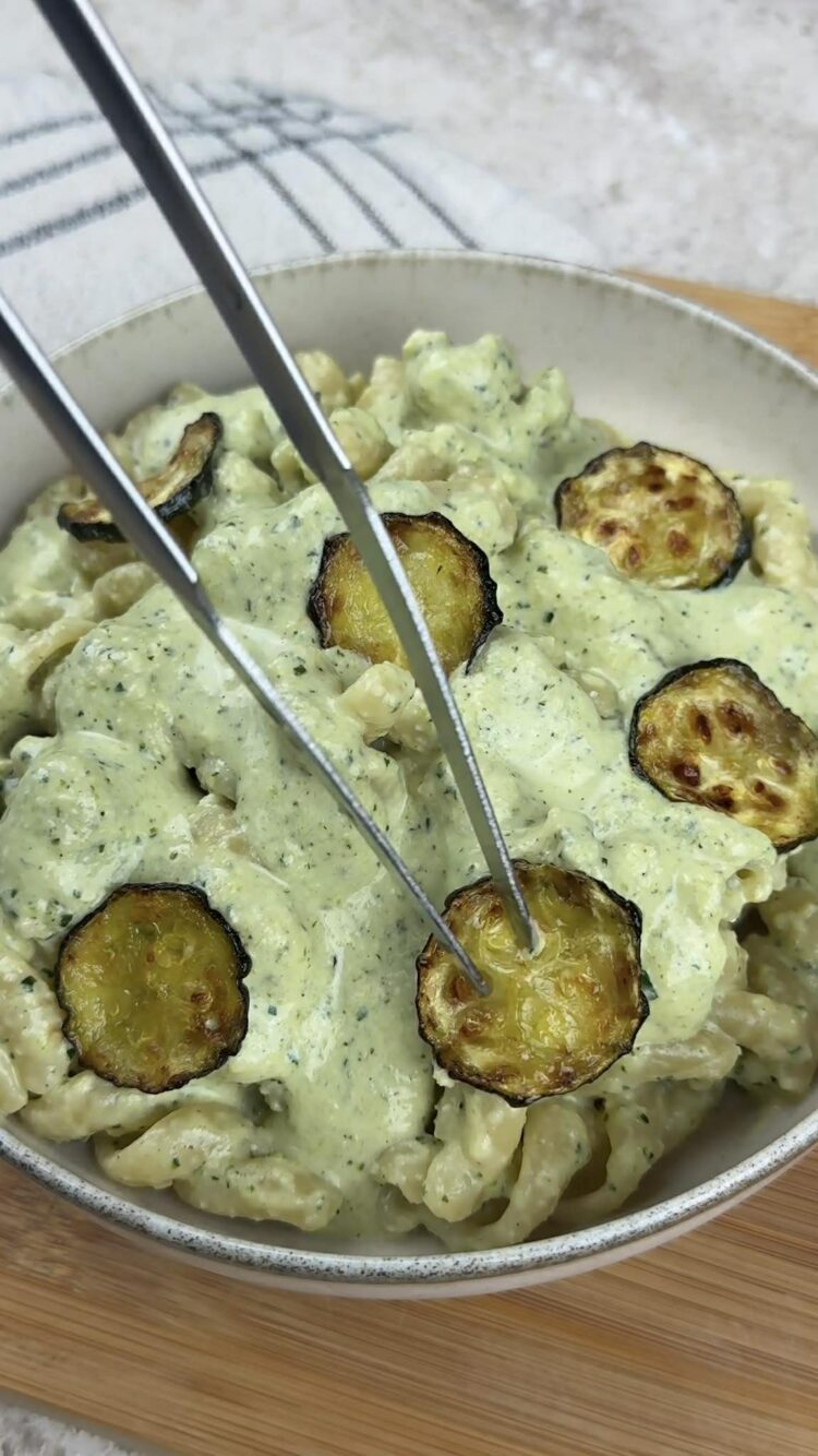 Pasta al pesto di zucchine e anacardi
aggiungi le zucchine 
