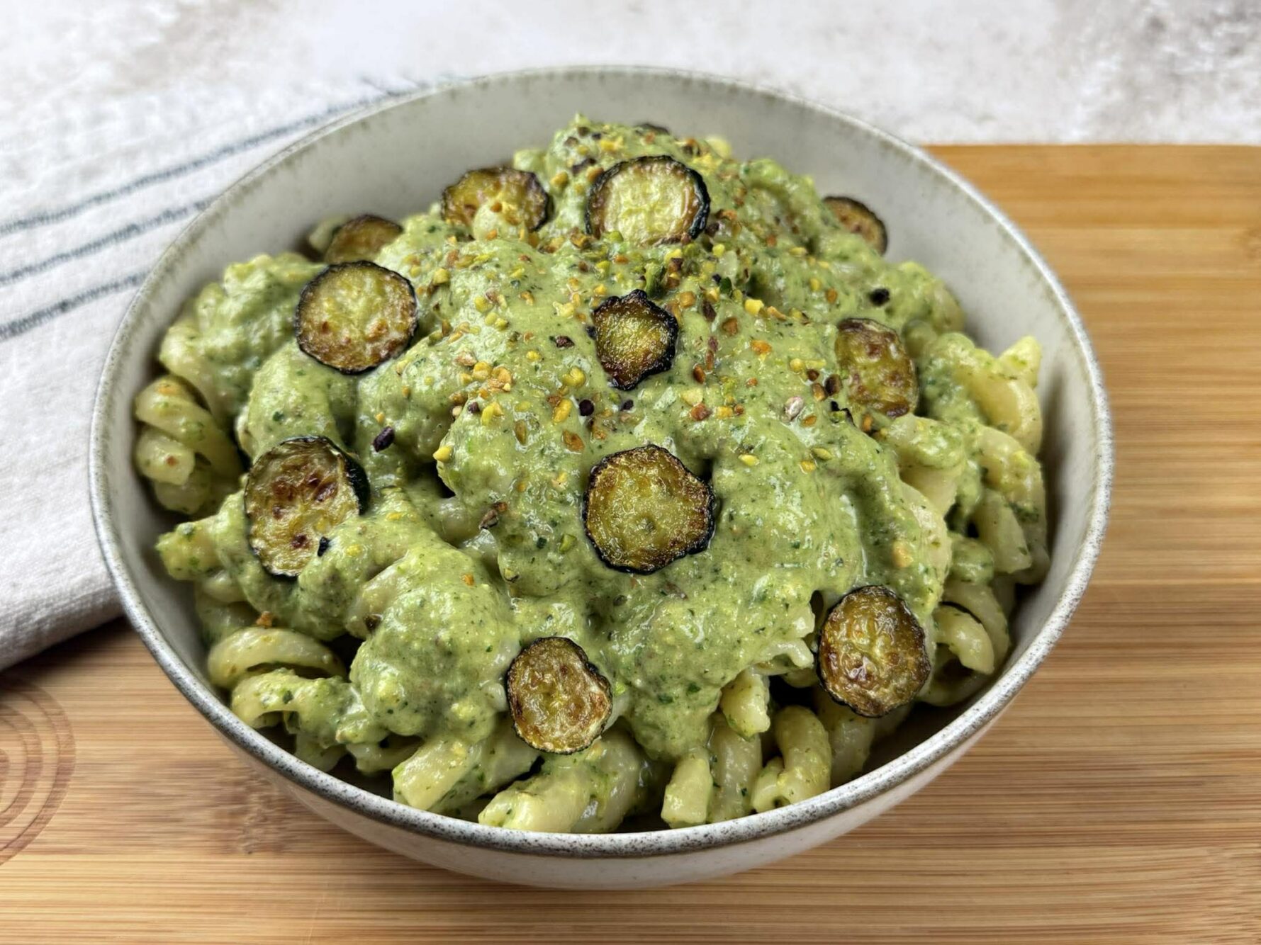 Pasta al pesto di zucchine e pistacchi