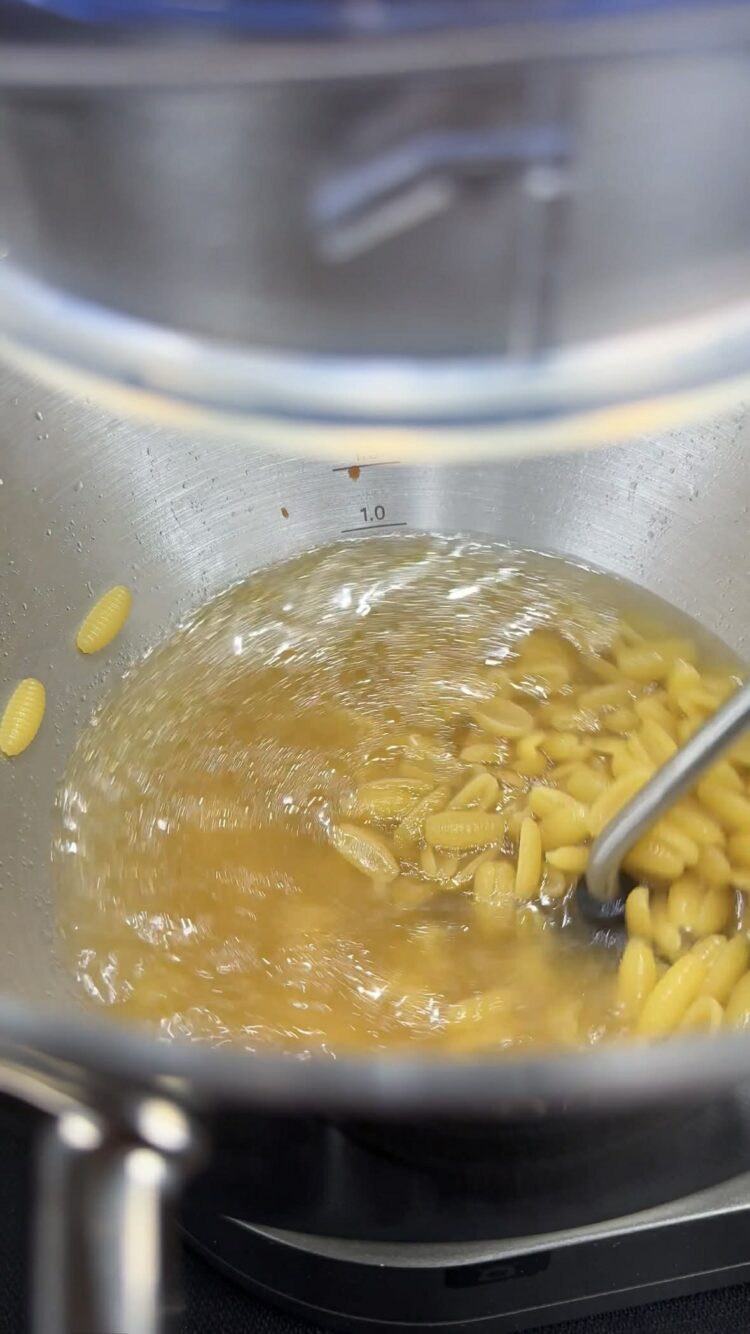 Pasta risottata con brodo e pecorino 
cuoci la pasta 