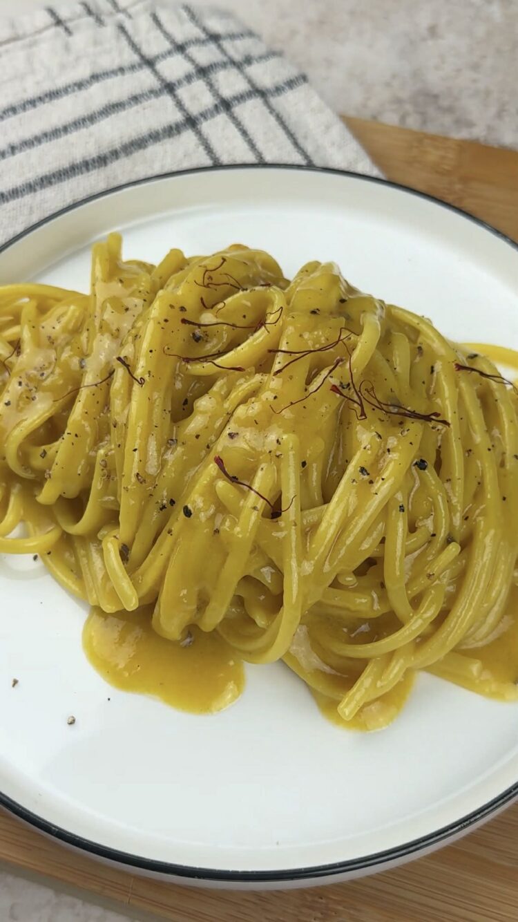 Pasta alla milanese
servi con la sua crema
