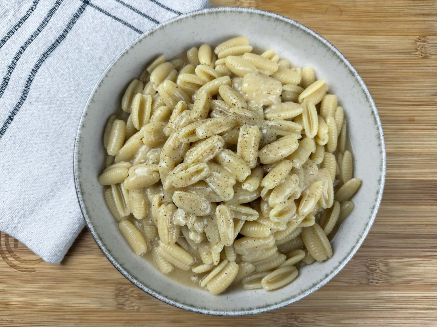 Pasta risottata con brodo e pecorino