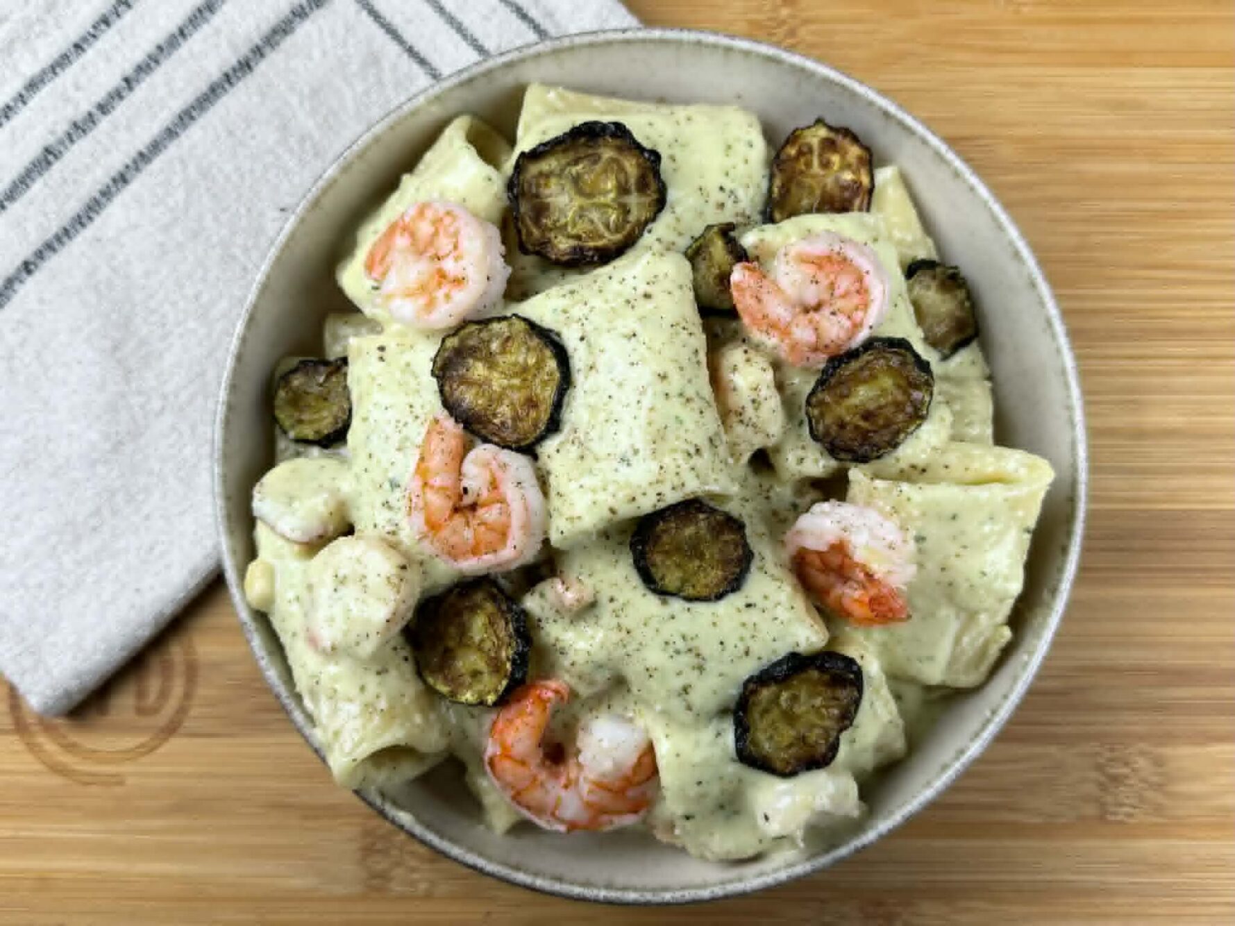 Pasta al pesto di lime mazzancolle e zucchine