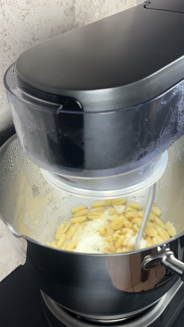 Pasta risottata con brodo e pecorino
fai mantecare 