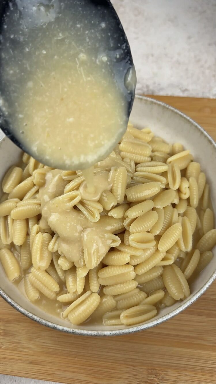 Pasta risottata con brodo e pecorino
aggiungi la crema 