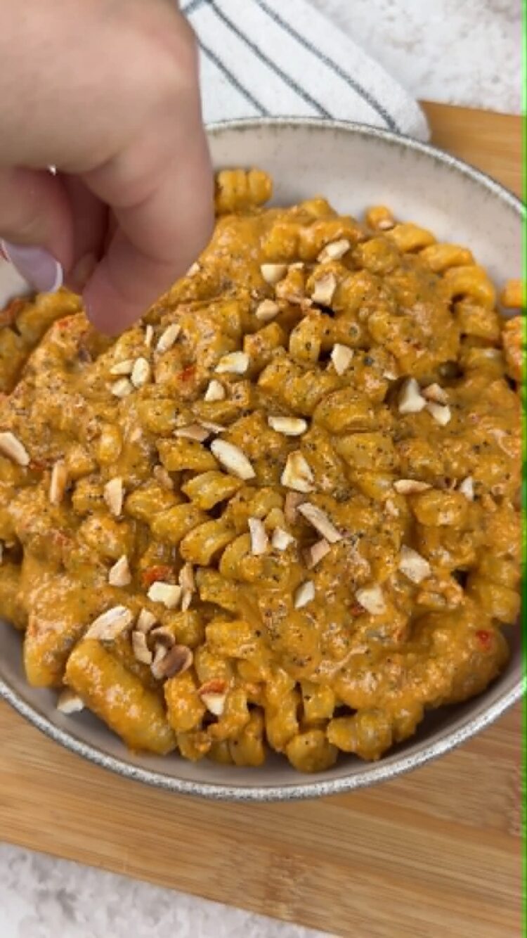 Pasta al pesto rosso con pomodori secchi
aggiungi le mandorle