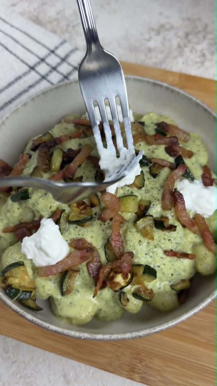 Gnocchi con crema di zucchine e guanciale
aggiungi stracciatella e guanciale 