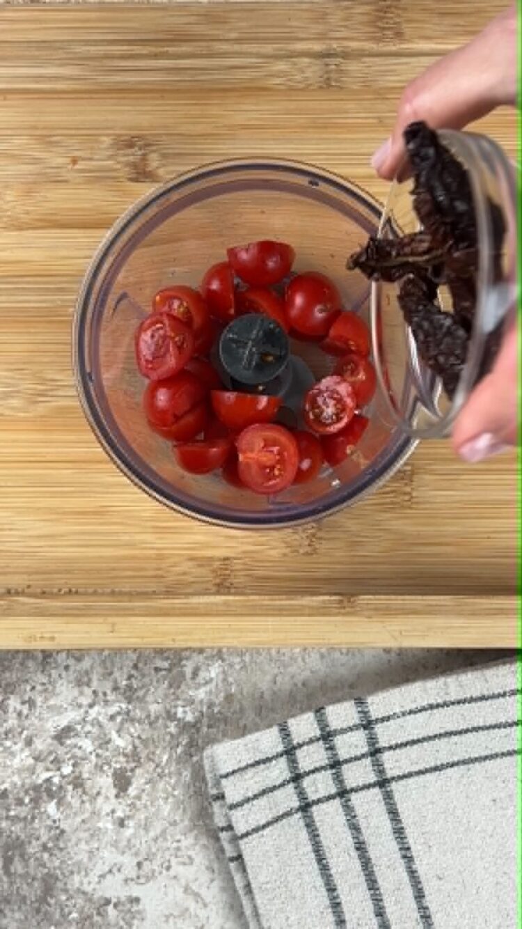 Pasta al pesto rosso con pomodori secchi
aggiungi i pomodori secchi