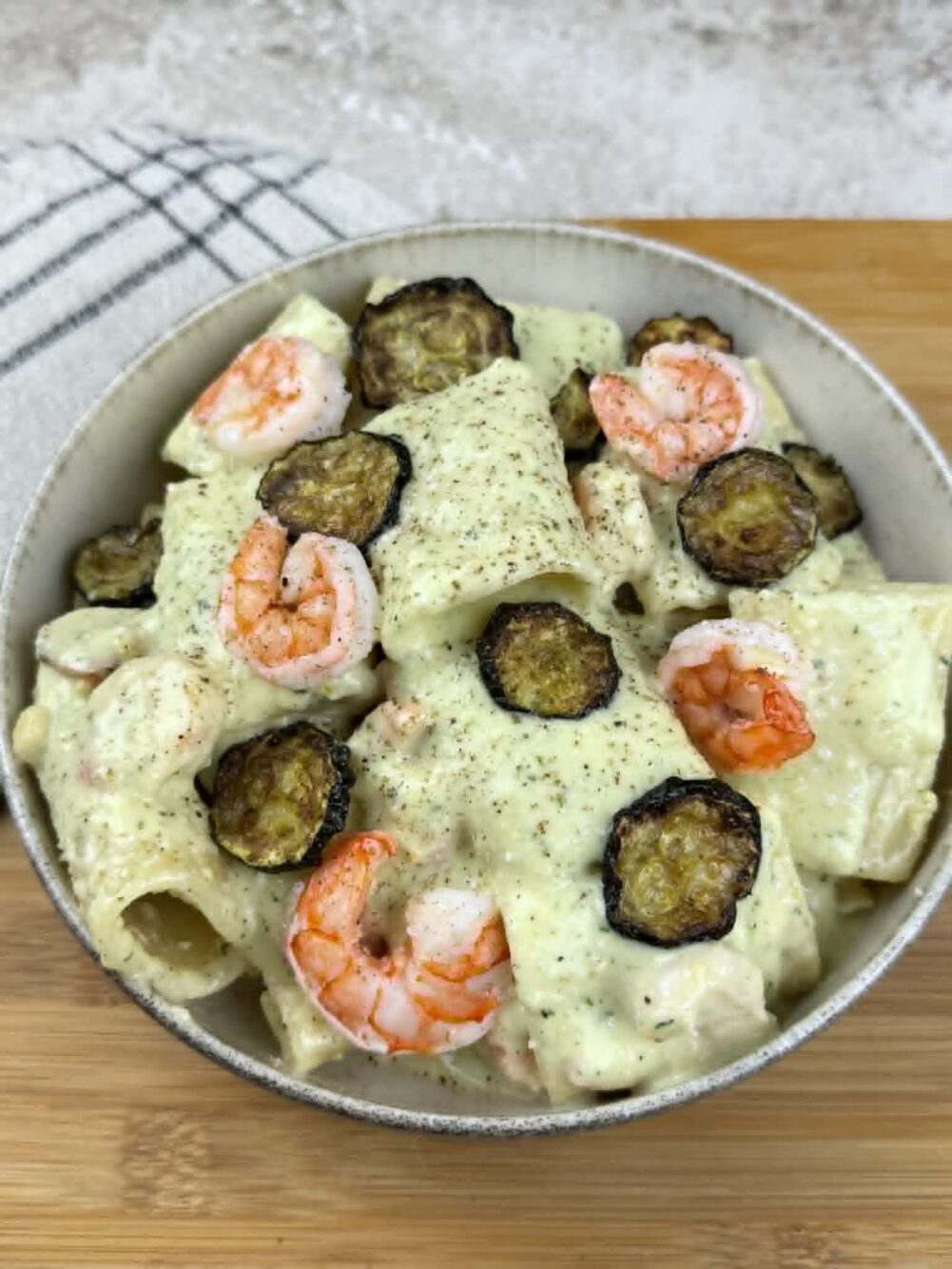 Pasta al pesto di lime mazzancolle e zucchine