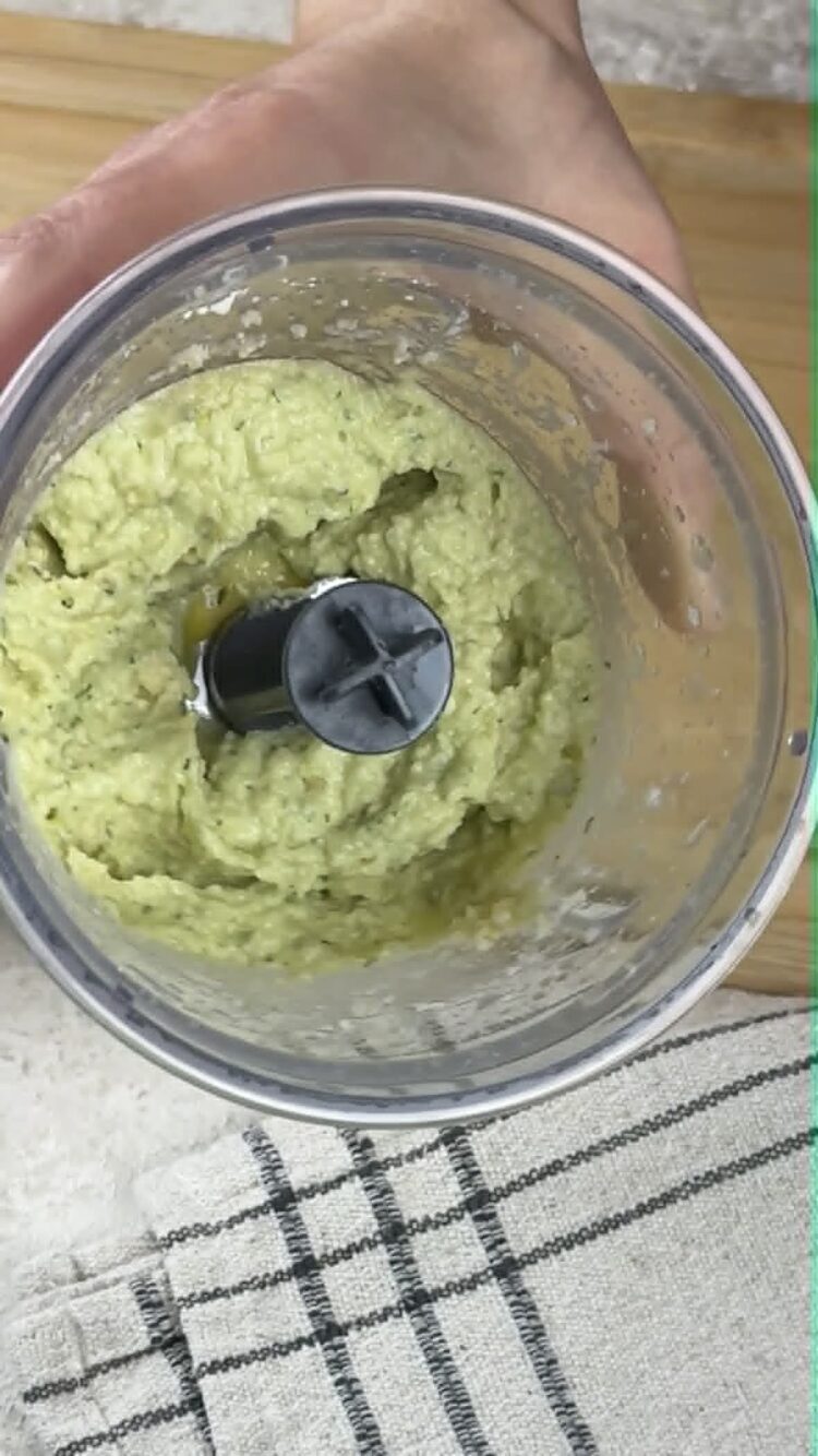 Pasta al pesto di lime mazzancolle e zucchine
frulla il tutto