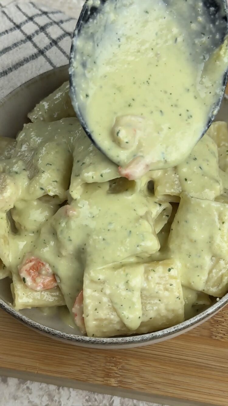 Pasta al pesto di lime mazzancolle e zucchine
sposta la pasta nei piatti