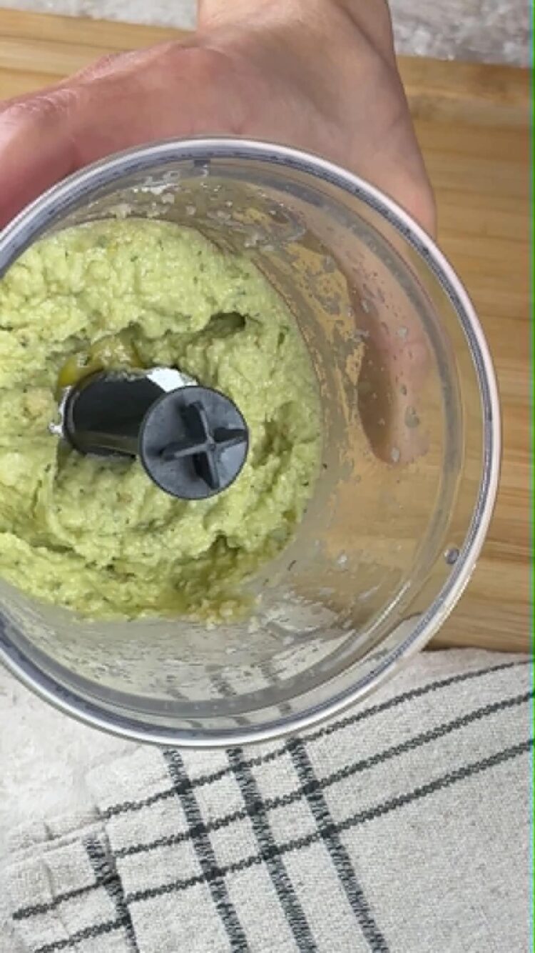 Pasta al pesto di lime e pomodorini gialli confit
frulla il pesto 