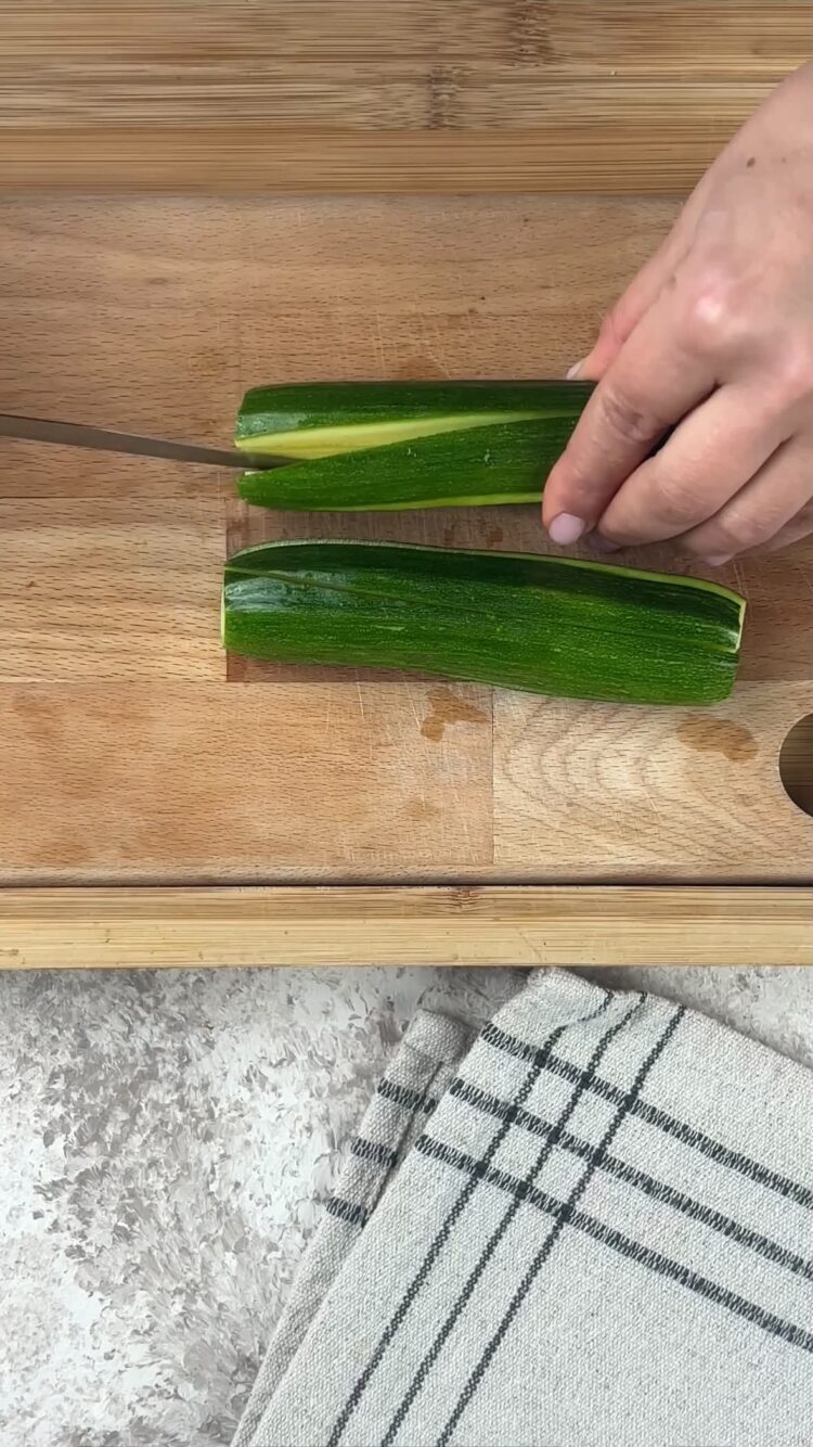 Pasta al pesto di limoni e zucchine con mazzancolle
taglia le zucchine