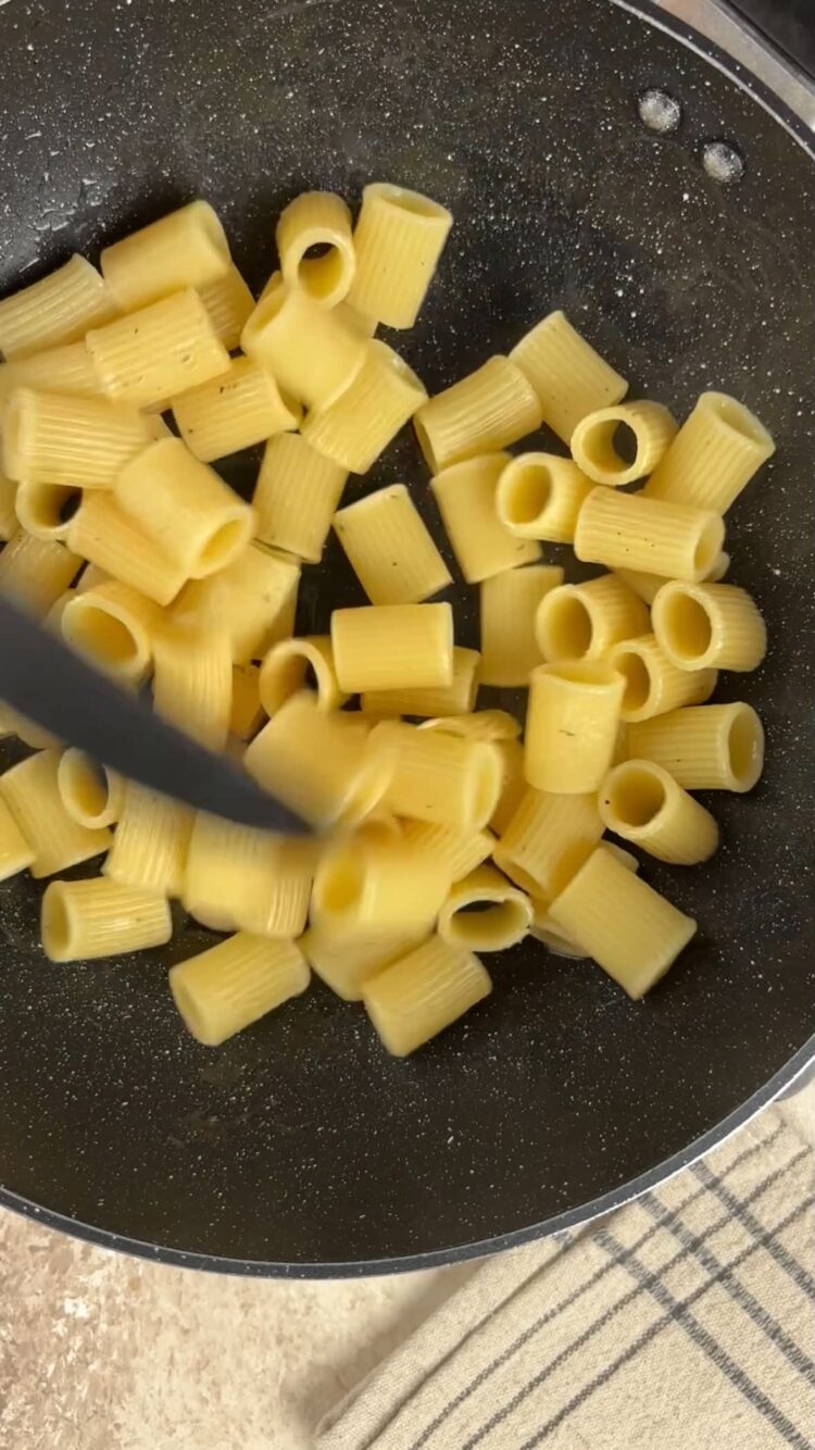 Carbonara al pistacchio
scola la pasta 