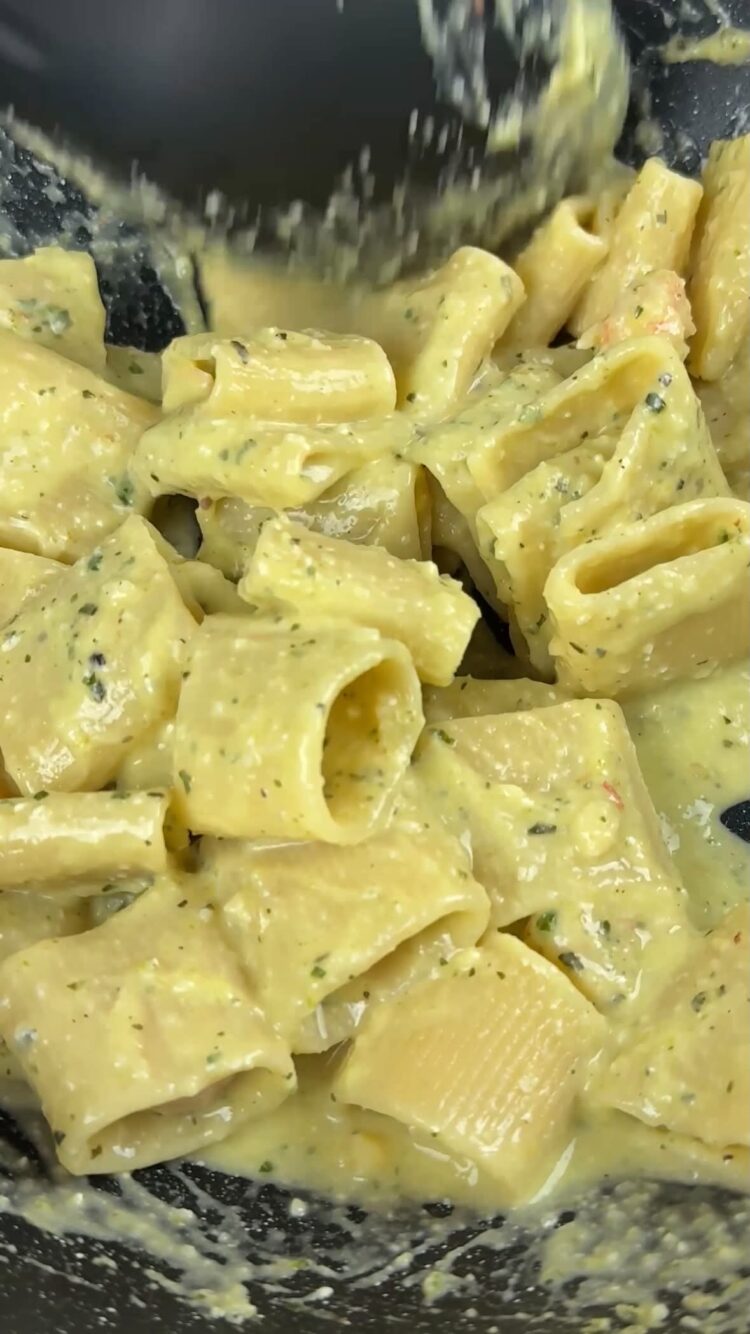 Pasta al pesto di limoni e zucchine con mazzancolle
condisci la pasta