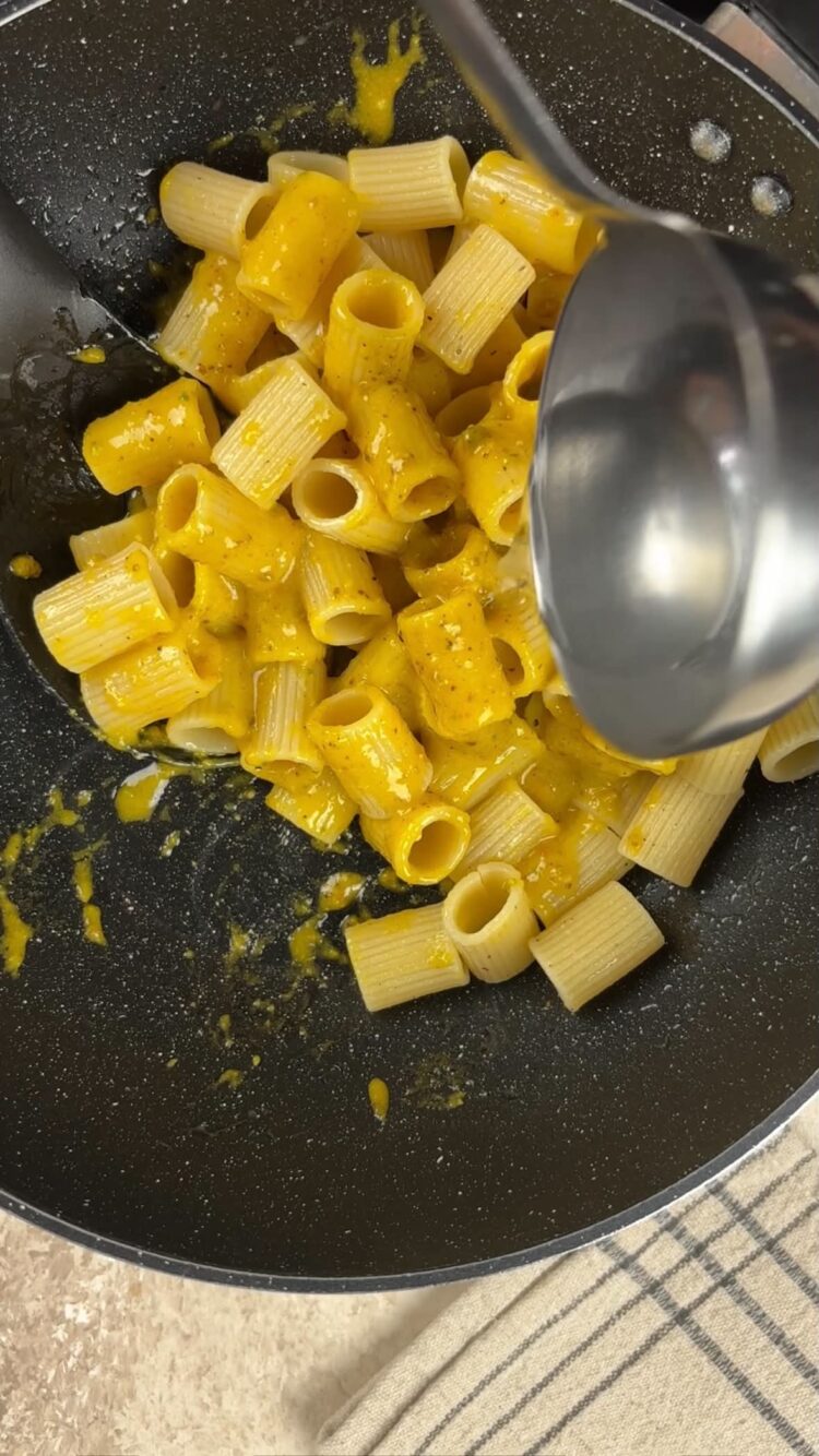 Carbonara al pistacchio
aggiungi acqua di cottura 