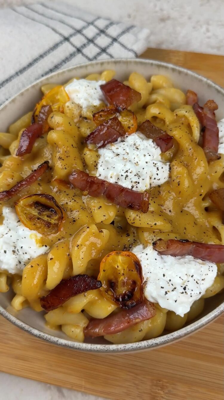 Pasta al sugo di pomodorini gialli, speck e burrata
aggiungi lo speck