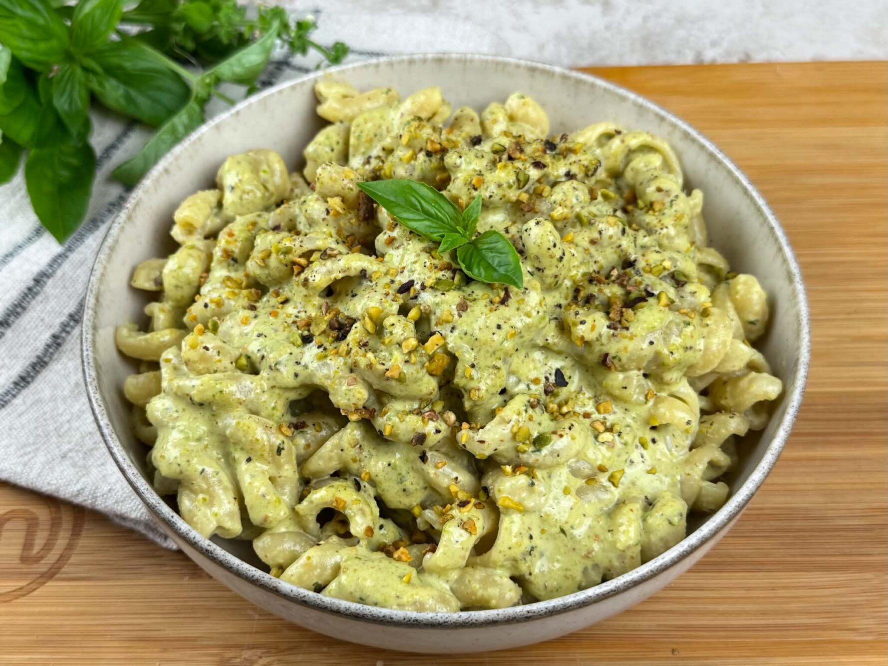Pasta al pesto di limone e pistacchi