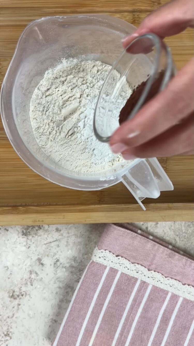 Pancake proteici con yogurt greco e cacao
versa gli ingredienti nel boccale
