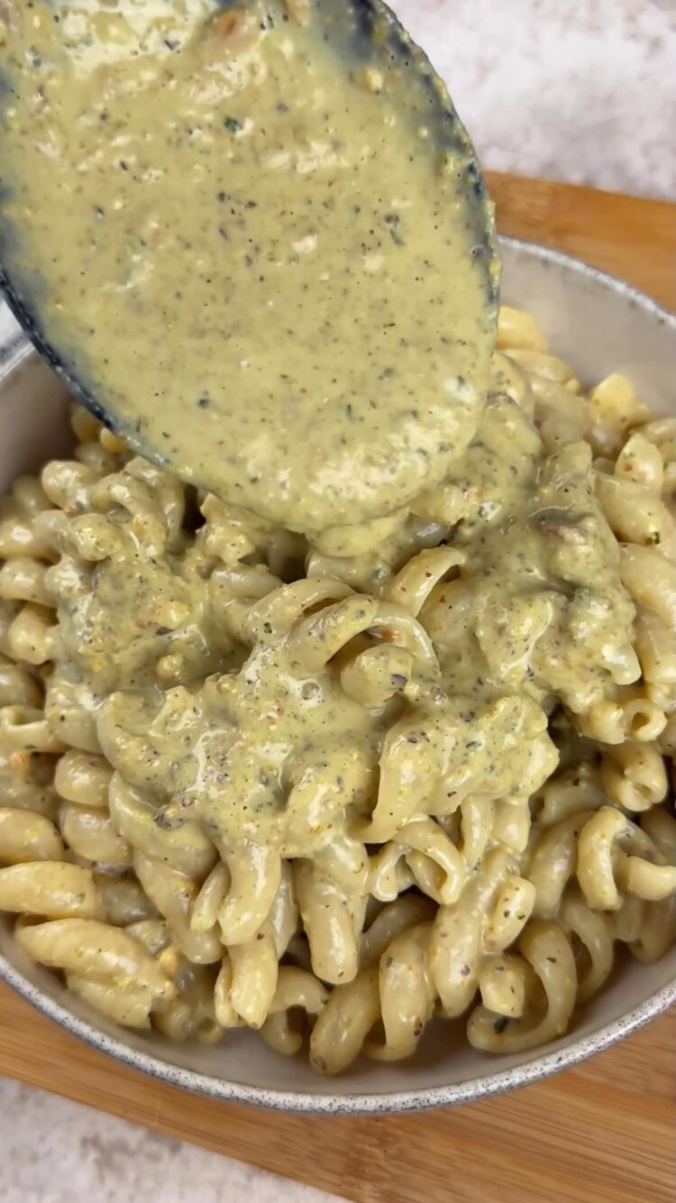 Pasta al pesto di pistacchi con mazzancolle
aggiungi il pesto