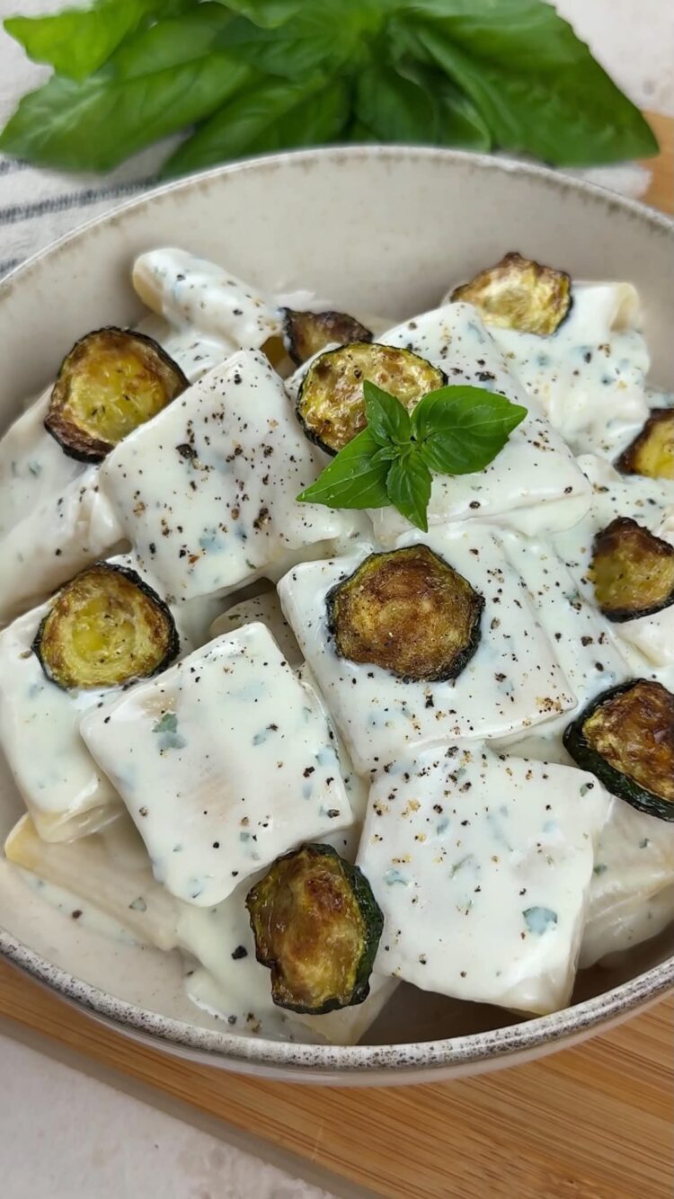 Pasta con ricotta lime e zucchine
aggiusta di pepe 