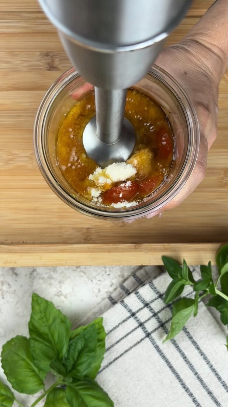 Pasta con pomodorini arrosto e stracciatella
frulla il sugo