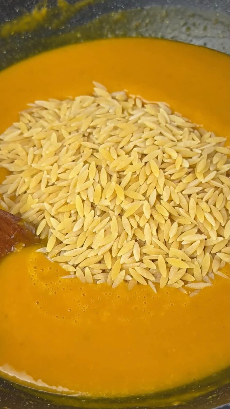 Risoni alla zucca con mazzancolle
versa i risoni