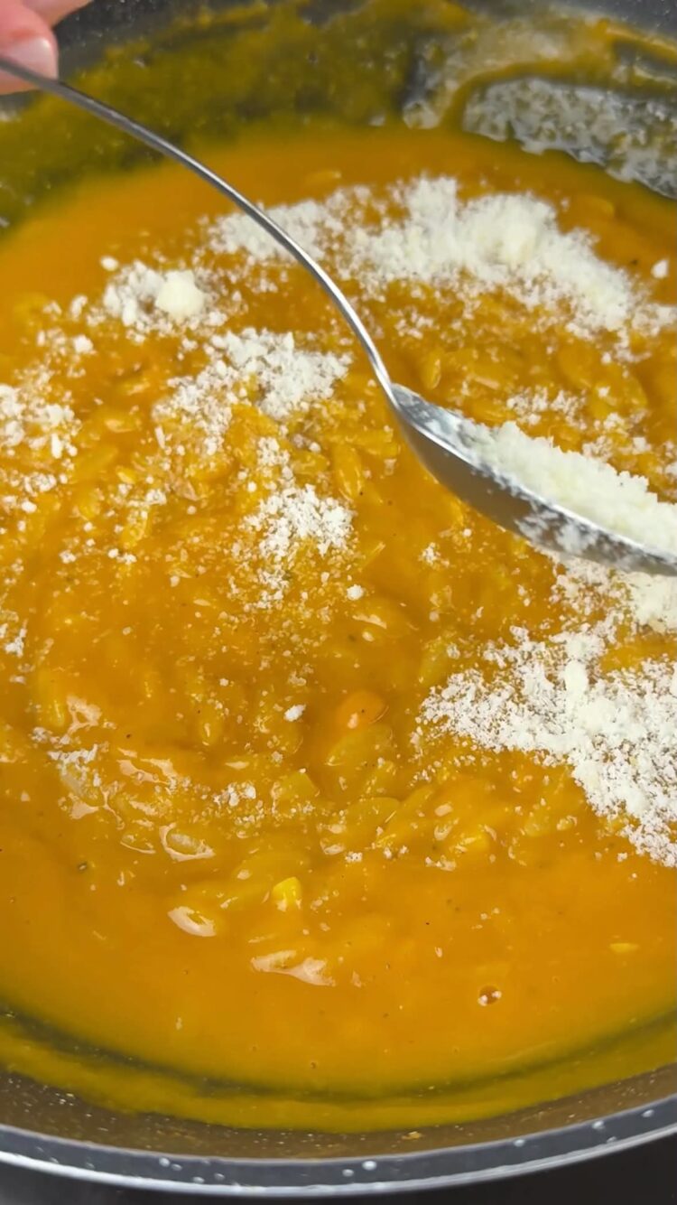 Risoni alla zucca con mazzancolle
spegni la fiamma e aggiungi il grana padano