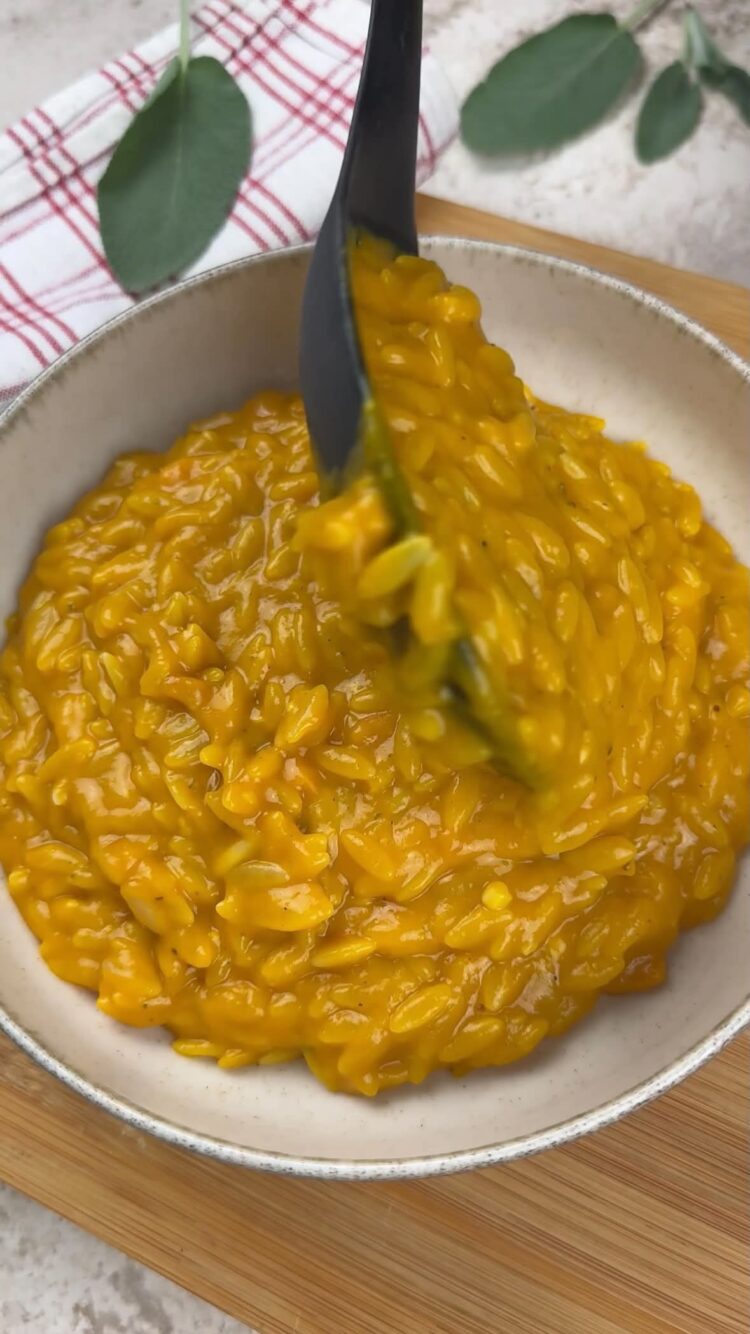 Risoni alla zucca con mazzancolle
versa i risoni nei piatti