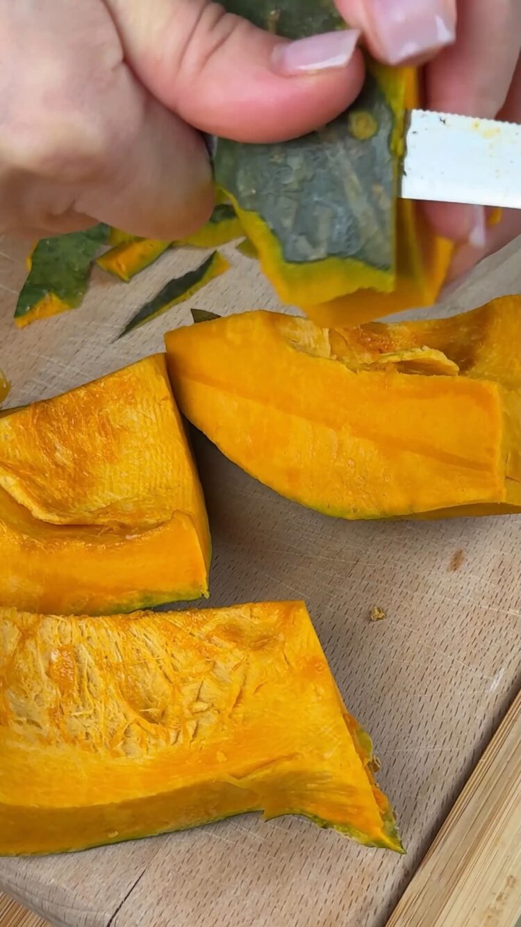 Risoni alla zucca con mazzancolle
sbuccia la zucca 