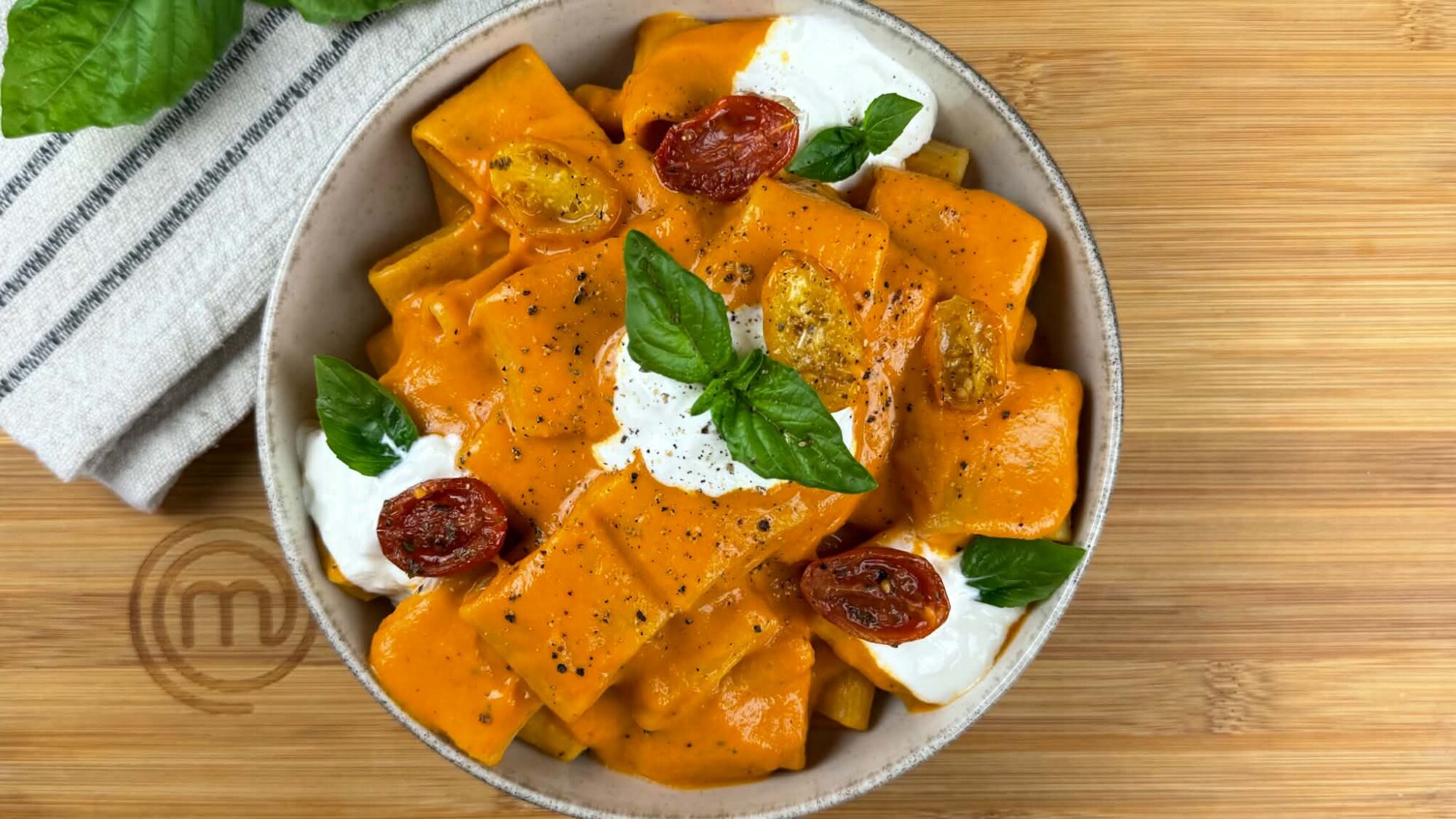 Pasta con pomodorini arrosto e stracciatella