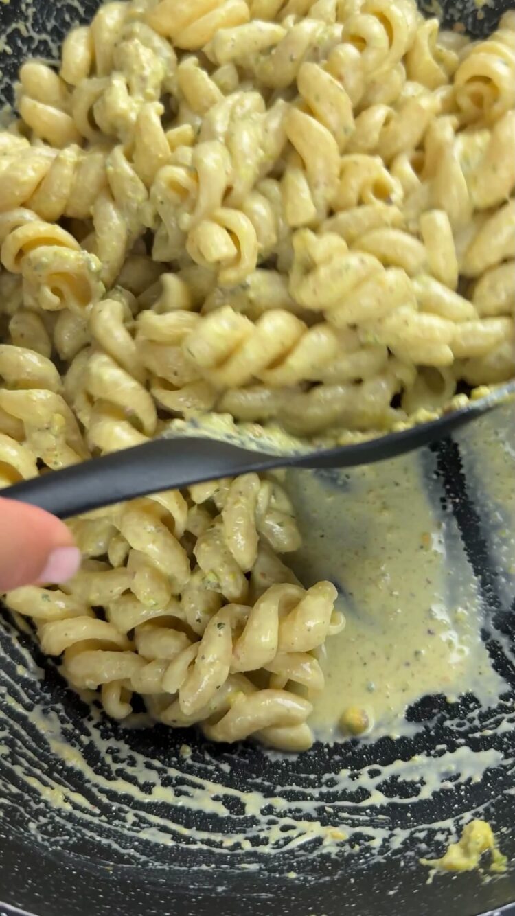 Pasta al pesto di limone e pistacchi
aggiungi il pesto 