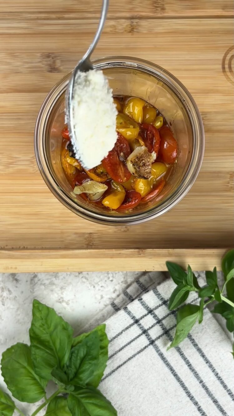 Pasta con pomodorini arrosto e stracciatella
aggiungi grana padano