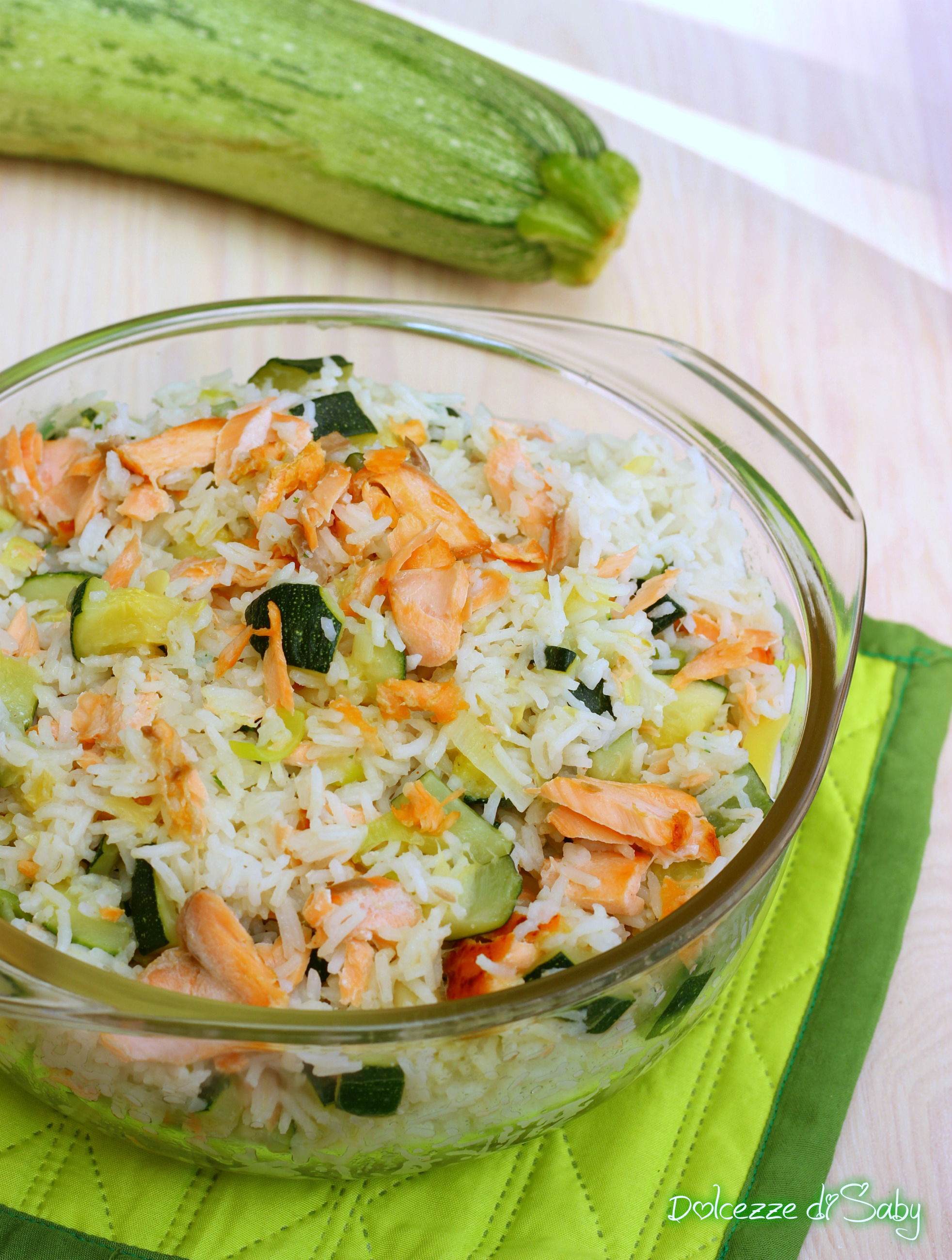 Insalata di riso al salmone con zucchine (piatto freddo)