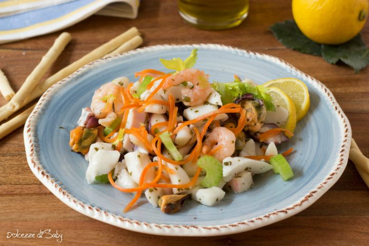 Insalata Di Mare Con Carote E Sedano, Fresca E Gustosa