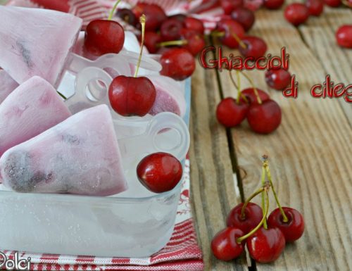 Ghiaccioli di ciliegie e yogurt senza lattosio