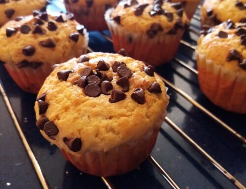 Muffin al cocco con gocce di cioccolato e cuore morbido alla Nutella
