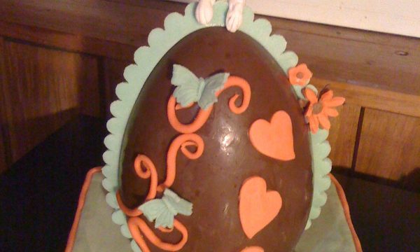 Uovo di Pasqua decorato con pdz
