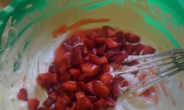 Ricetta chantilly, gele’ alle fragole, dal pandispagna alla copertura in pdz passo passo tutorial