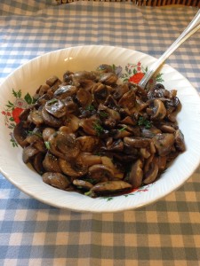 Funghi champignon trifolati ricetta veloce 