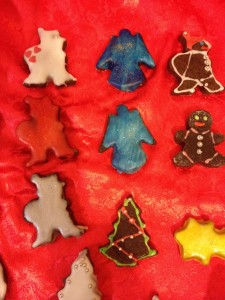 Biscotti al cioccolato decorati ricetta di Natale