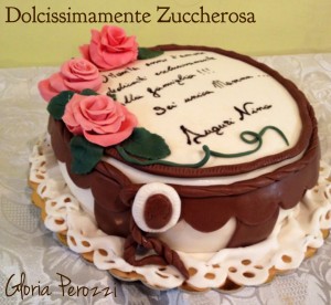 Torta compleanno in pasta di zucchero rose pdz