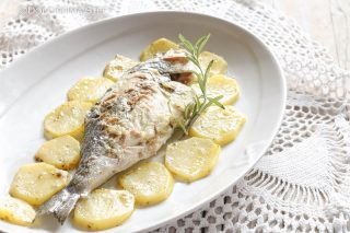 Orata in padella con le patate – Dolcissima Stefy