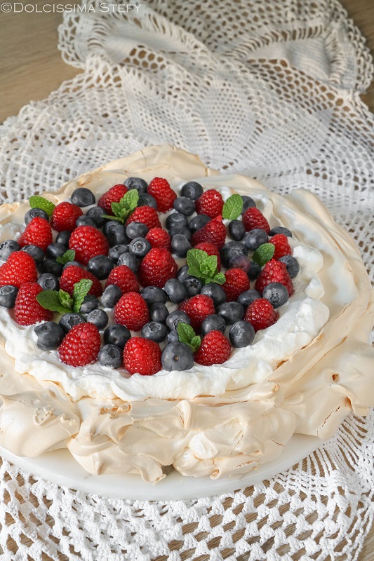 Pavlova Ai Frutti Di Bosco | Le Ricette Di Dolcissima Stefy