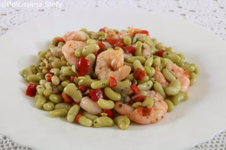 Fagioli con gamberetti e pomodorini