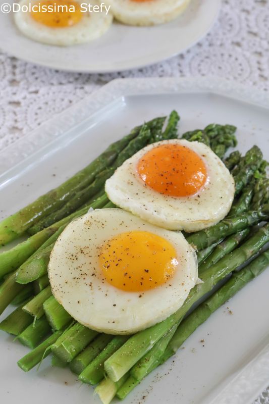 Uova e Asparagi