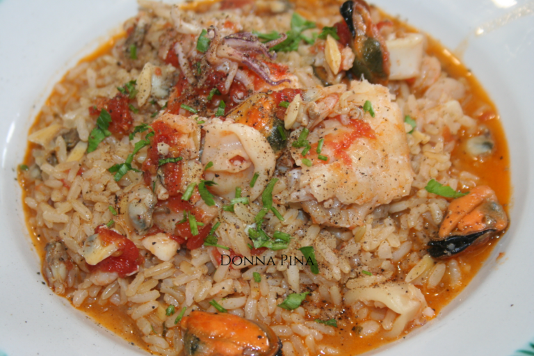 Risotto alla pescatora o alla marinara Donna Pina Giallo zafferano