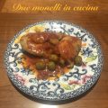 Sovracosce di pollo in padella con pomodori pelati ed olive