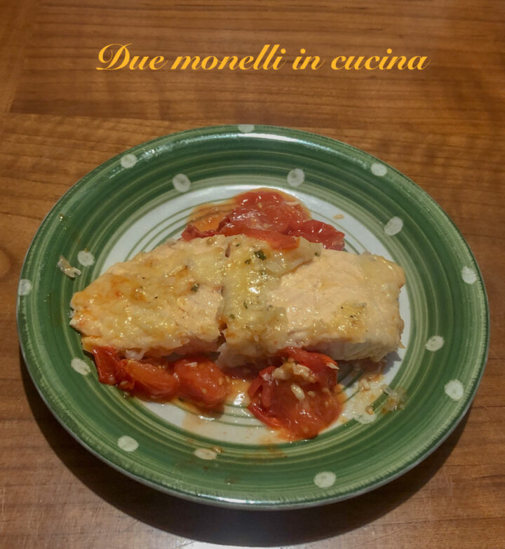 Salmone con pomodorini in padella