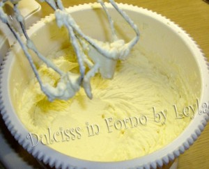 Crema al mascarpone senza uova | Camy Cream: lavorazione impasto